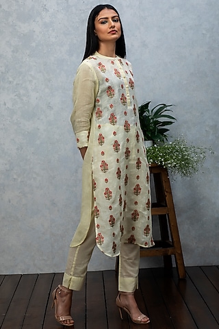 Yellow Embroidered Kurta Set by Smriti Gupta