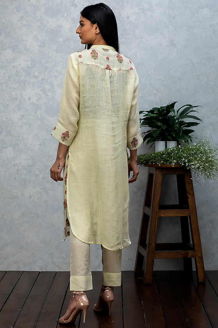 Yellow Embroidered Kurta Set by Smriti Gupta at Pernia's Pop Up Shop