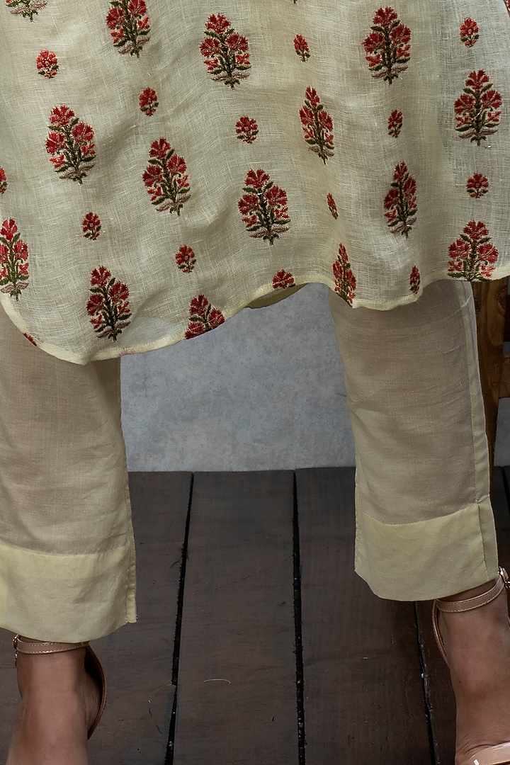 Yellow Embroidered Kurta Set by Smriti Gupta at Pernia's Pop Up Shop