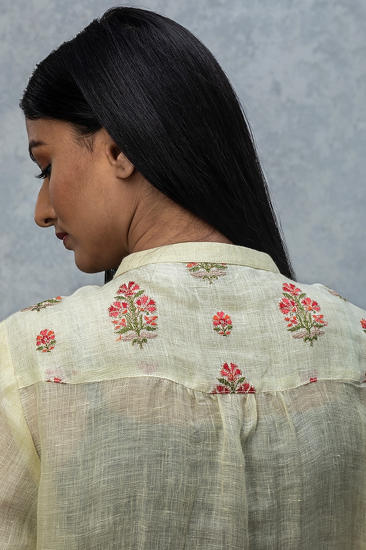 Yellow Embroidered Kurta Set by Smriti Gupta at Pernia's Pop Up Shop