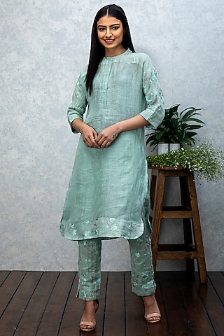 Green Embroidered Kurta Set by Smriti Gupta