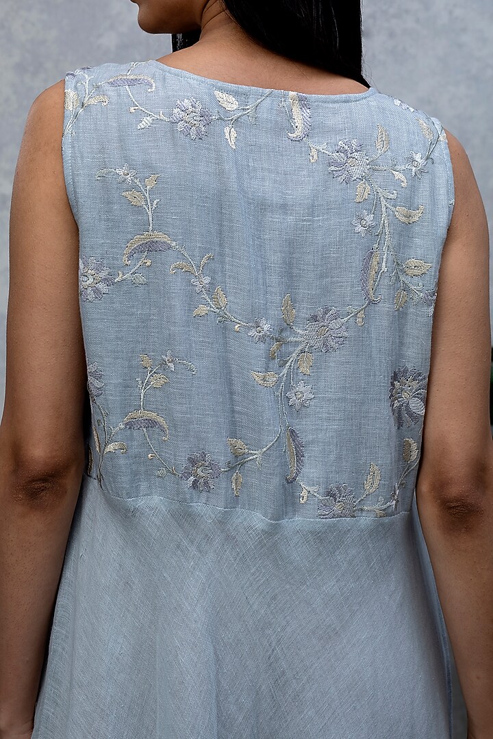 Blue Grey Embroidered Kurta Set by Smriti Gupta at Pernia's Pop Up Shop