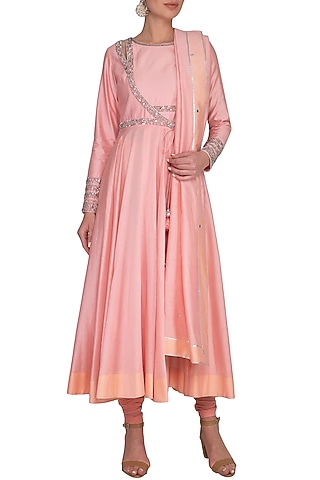 Pink Embroidered Kurta Set by Shilpi Gupta Surkhab