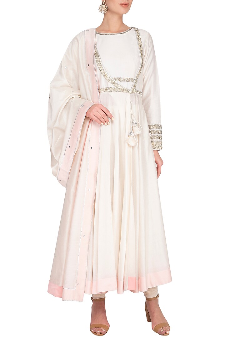 Ivory Embroidered Kurta Set by Shilpi Gupta Surkhab at Pernia's Pop Up Shop