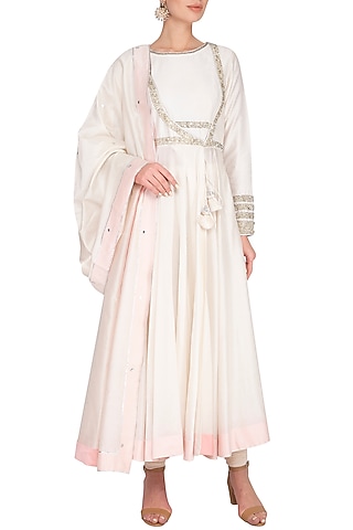 Ivory Embroidered Kurta Set by Shilpi Gupta Surkhab