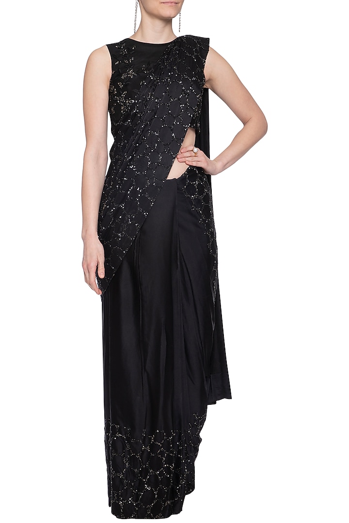 Black embroidered Reception Saree set by Shilpi Gupta Surkhab at Pernia's Pop Up Shop