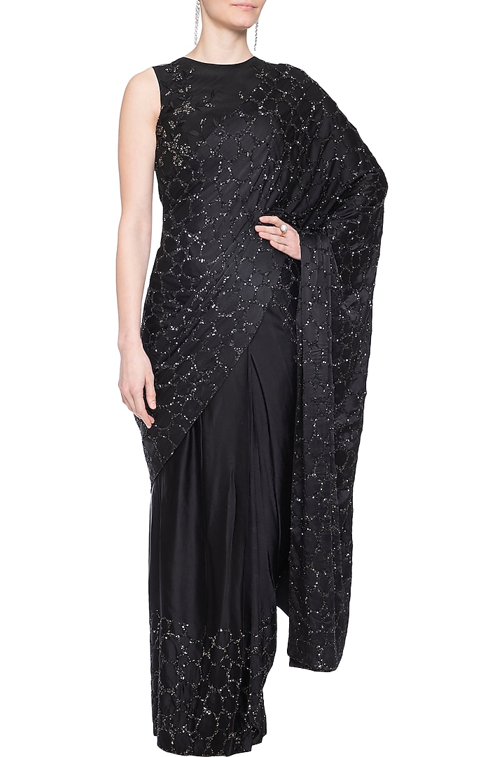 Black embroidered Reception Saree set by Shilpi Gupta Surkhab at Pernia's Pop Up Shop