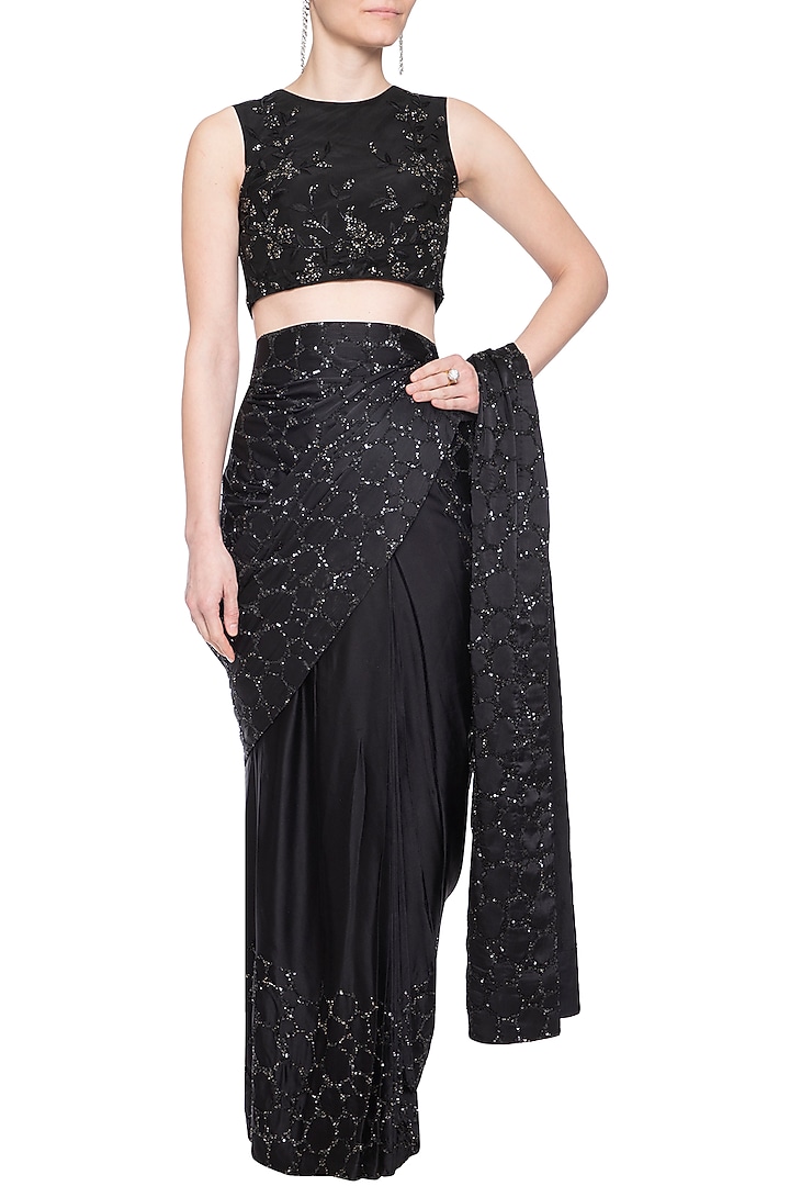 Black embroidered Reception Saree set by Shilpi Gupta Surkhab at Pernia's Pop Up Shop