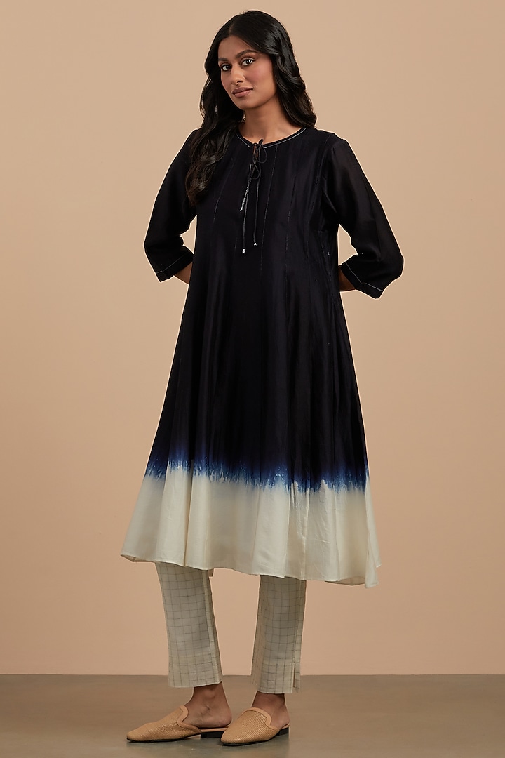 Black & White Pure Chanderi Dip-Dyed Kurta Set by Smriti Gupta at Pernia's Pop Up Shop