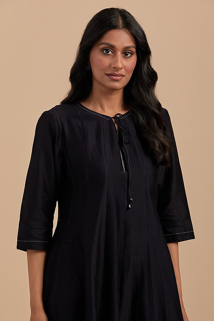 Black & White Pure Chanderi Dip-Dyed Kurta Set by Smriti Gupta at Pernia's Pop Up Shop