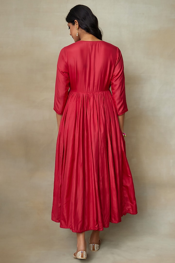 Red Chamundi Silk Kurta by Shasha Gaba at Pernia's Pop Up Shop