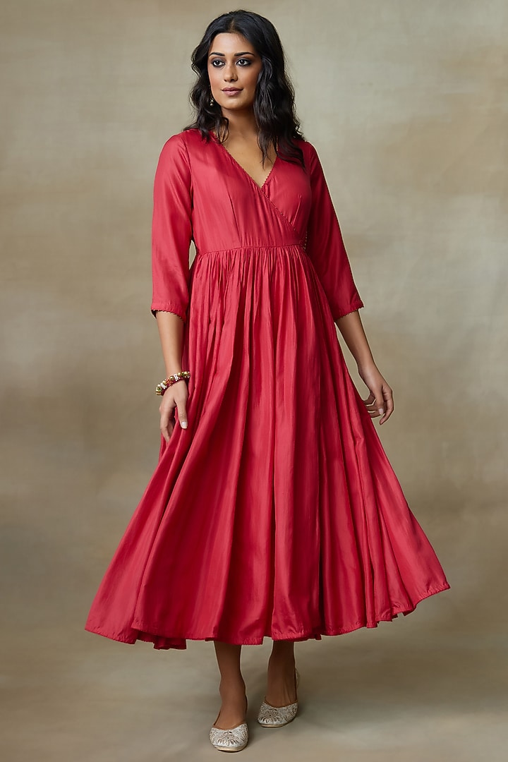 Red Chamundi Silk Kurta by Shasha Gaba at Pernia's Pop Up Shop