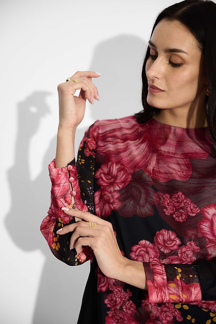 Black Poly Chanderi Floral Straight Kurta by Shasha Gaba at Pernia's Pop Up Shop