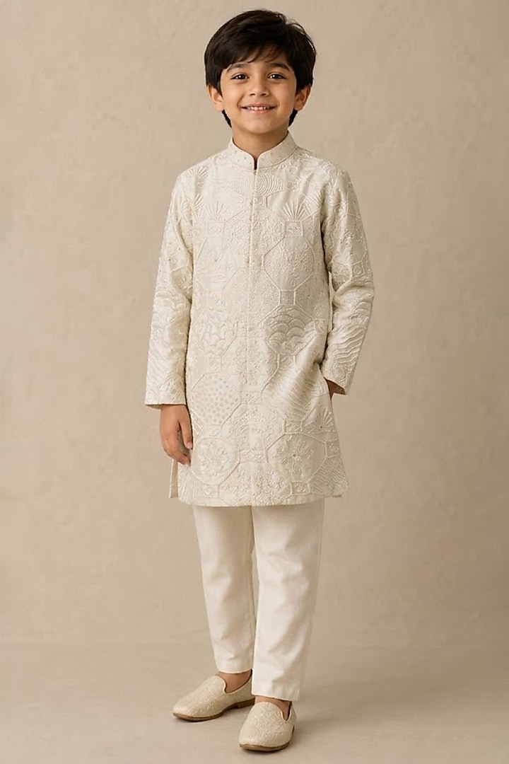 Ivory Chanderi Thread & Pearl Work Kurta For Boys by Shasha Gaba Kids at Pernia's Pop Up Shop