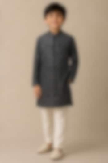 Black Chanderi Thread & Pearl Work Kurta For Boys by Shasha Gaba Kids at Pernia's Pop Up Shop