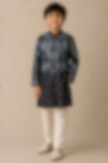 Black Chanderi Thread & Pearl Work Kurta For Boys by Shasha Gaba Kids at Pernia's Pop Up Shop