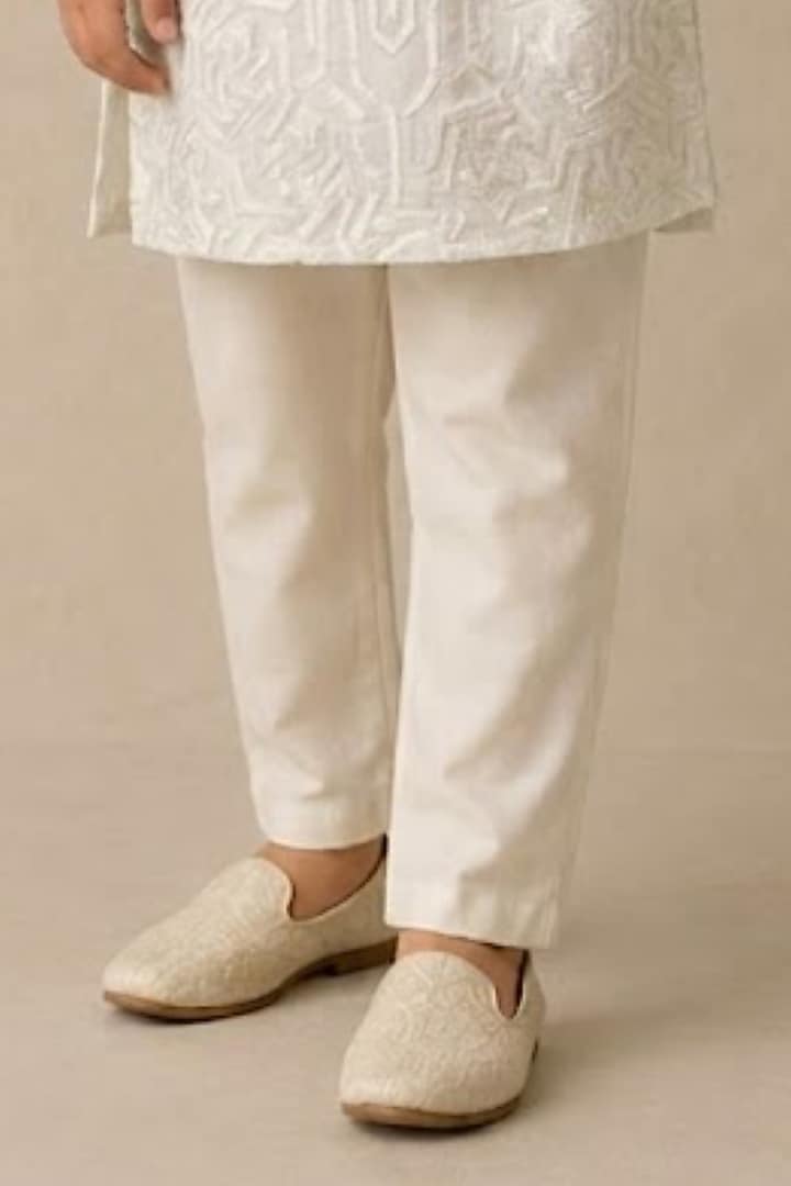 Ivory Chanderi Thread & Pearl Work Kurta For Boys by Shasha Gaba Kids at Pernia's Pop Up Shop