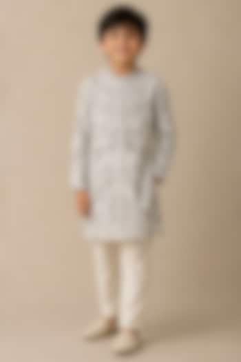 Grey Chanderi Thread & Pearl Work Kurta For Boys by Shasha Gaba Kids at Pernia's Pop Up Shop