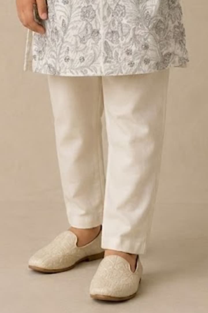 Grey Chanderi Thread & Pearl Work Kurta For Boys by Shasha Gaba Kids at Pernia's Pop Up Shop