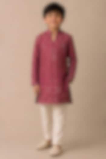 Red Chanderi Thread & Pearl Work Kurta For Boys by Shasha Gaba Kids at Pernia's Pop Up Shop