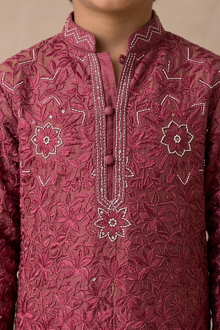 Red Chanderi Thread & Pearl Work Kurta For Boys by Shasha Gaba Kids at Pernia's Pop Up Shop