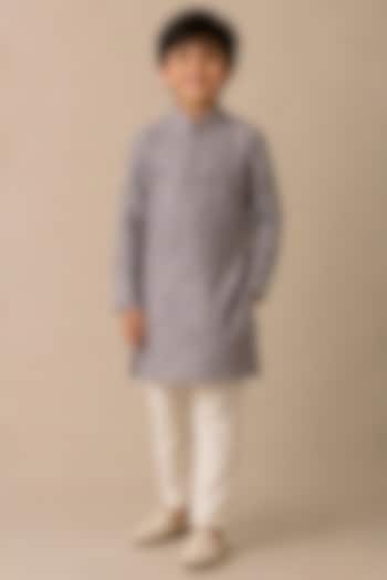 Grey Chanderi Thread & Pearl Work Kurta For Boys by Shasha Gaba Kids at Pernia's Pop Up Shop