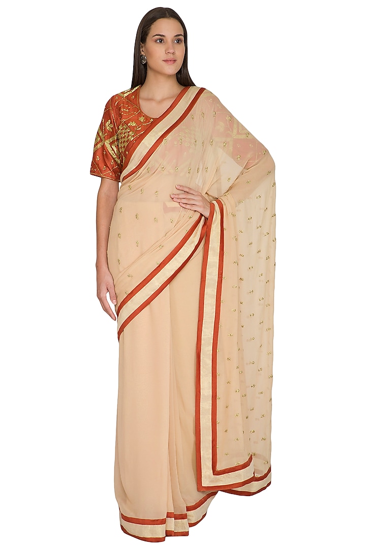 Canyon Peach Embroidered Saree Set by Shasha Gaba at Pernia's Pop Up Shop