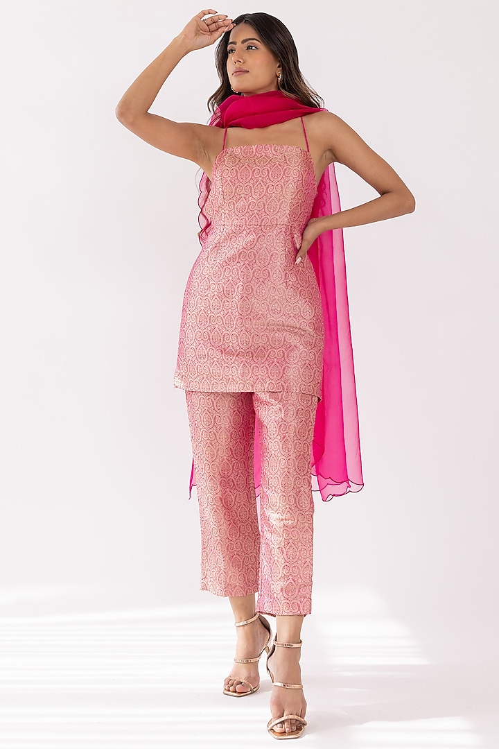Pink Silk Brocade Strappy Kurta Set by Shaakha
