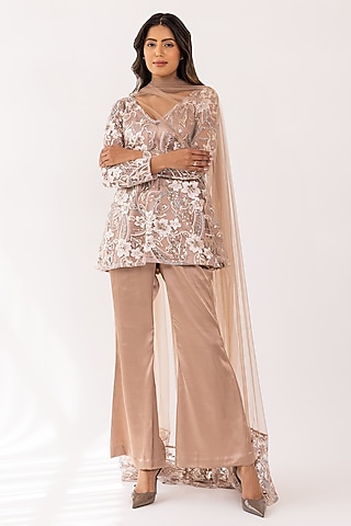Gold Net Embroidered Kurta Set by Shaakha