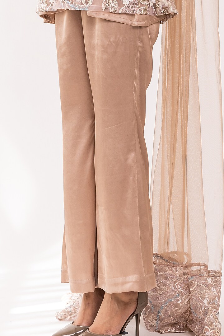 Gold Net Embroidered Kurta Set by Shaakha at Pernia's Pop Up Shop
