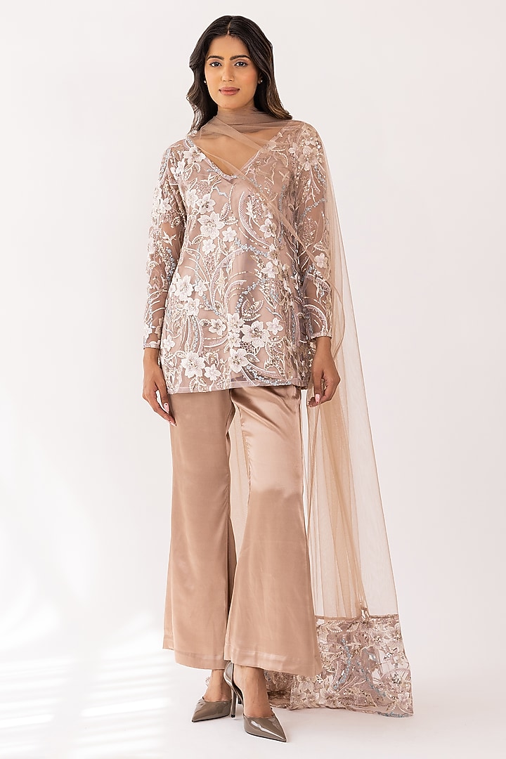 Gold Net Embroidered Kurta Set by Shaakha at Pernia's Pop Up Shop