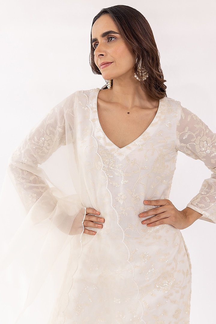 White Georgette Embroidered Kurta Set by Shaakha at Pernia's Pop Up Shop