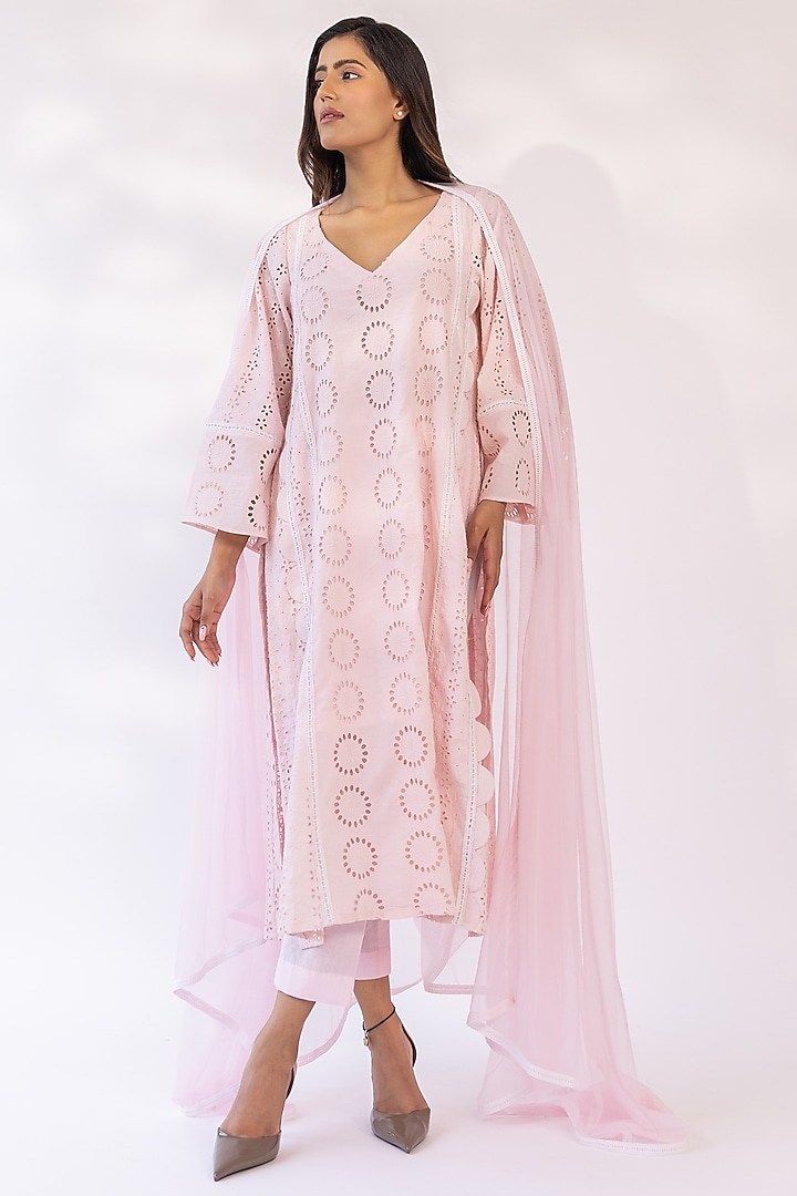 Chalk Pink Cotton Schiffli Kurta Set by Shaakha at Pernia's Pop Up Shop
