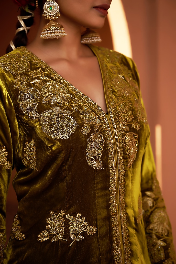 Green Pure Silk Velvet Hand Embroidered Kurta Set by SHALKII at Pernia's Pop Up Shop