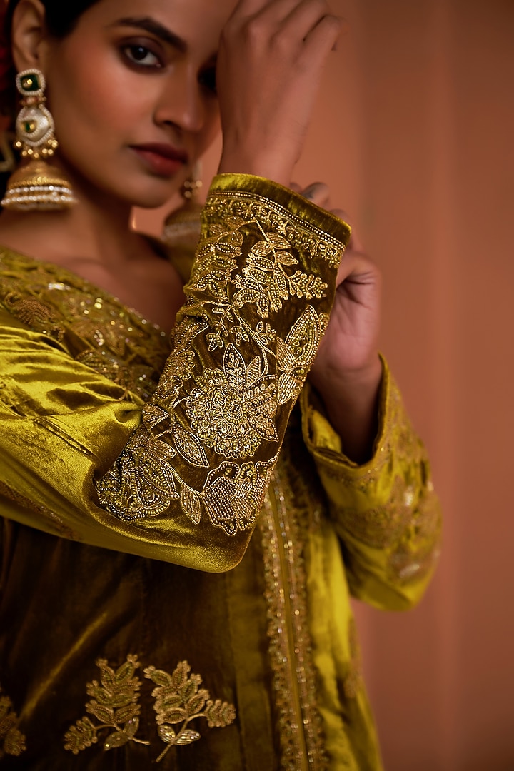 Green Pure Silk Velvet Hand Embroidered Kurta Set by SHALKII at Pernia's Pop Up Shop