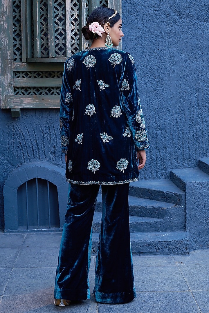 Blue Pure Silk Velvet Hand Embroidered Kurta Set by SHALKII at Pernia's Pop Up Shop