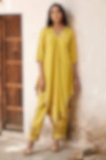 Yellow Silk Twill Hand Embroidered Asymmetrical Kurta Set by Shay by Shubham Tak