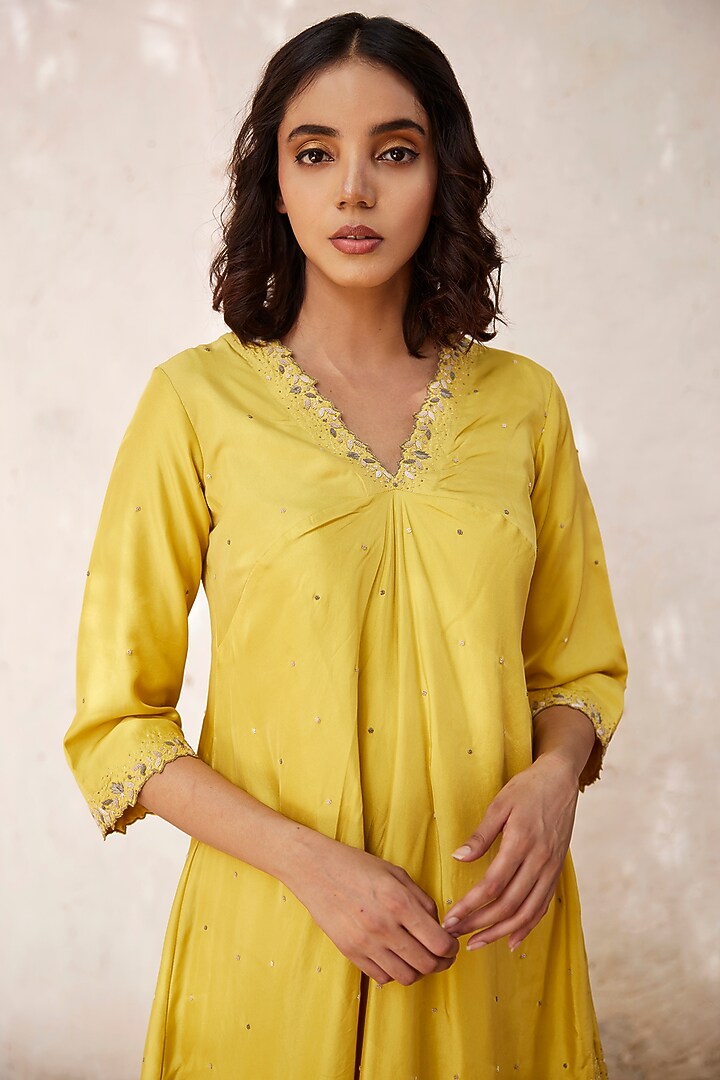 Yellow Silk Twill Hand Embroidered Asymmetrical Kurta Set by Shay by Shubham Tak at Pernia's Pop Up Shop