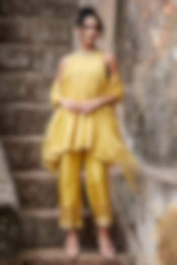 Yellow Satin Silk Aari Work Kurta Set by Shay by Shubham Tak at Pernia's Pop Up Shop