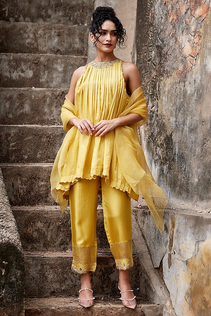 Yellow Satin Silk Aari Work Kurta Set by Shay by Shubham Tak at Pernia's Pop Up Shop