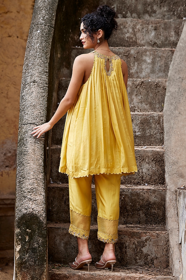 Yellow Satin Silk Aari Work Kurta Set by Shay by Shubham Tak at Pernia's Pop Up Shop