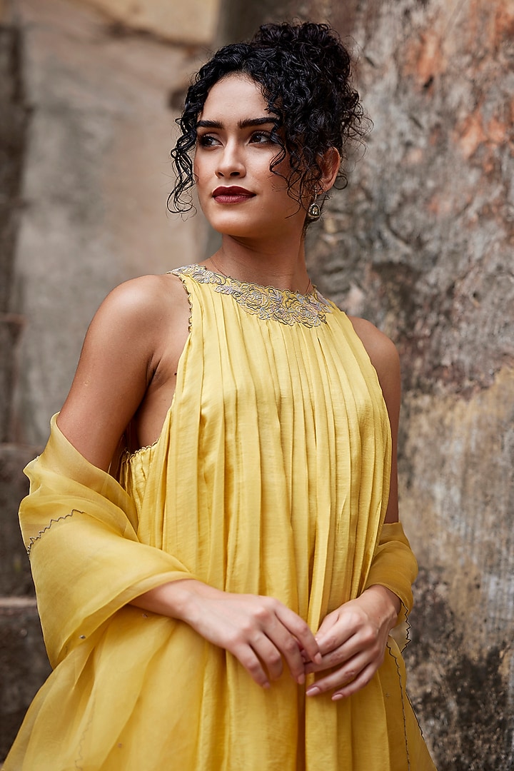 Yellow Satin Silk Aari Work Kurta Set by Shay by Shubham Tak at Pernia's Pop Up Shop