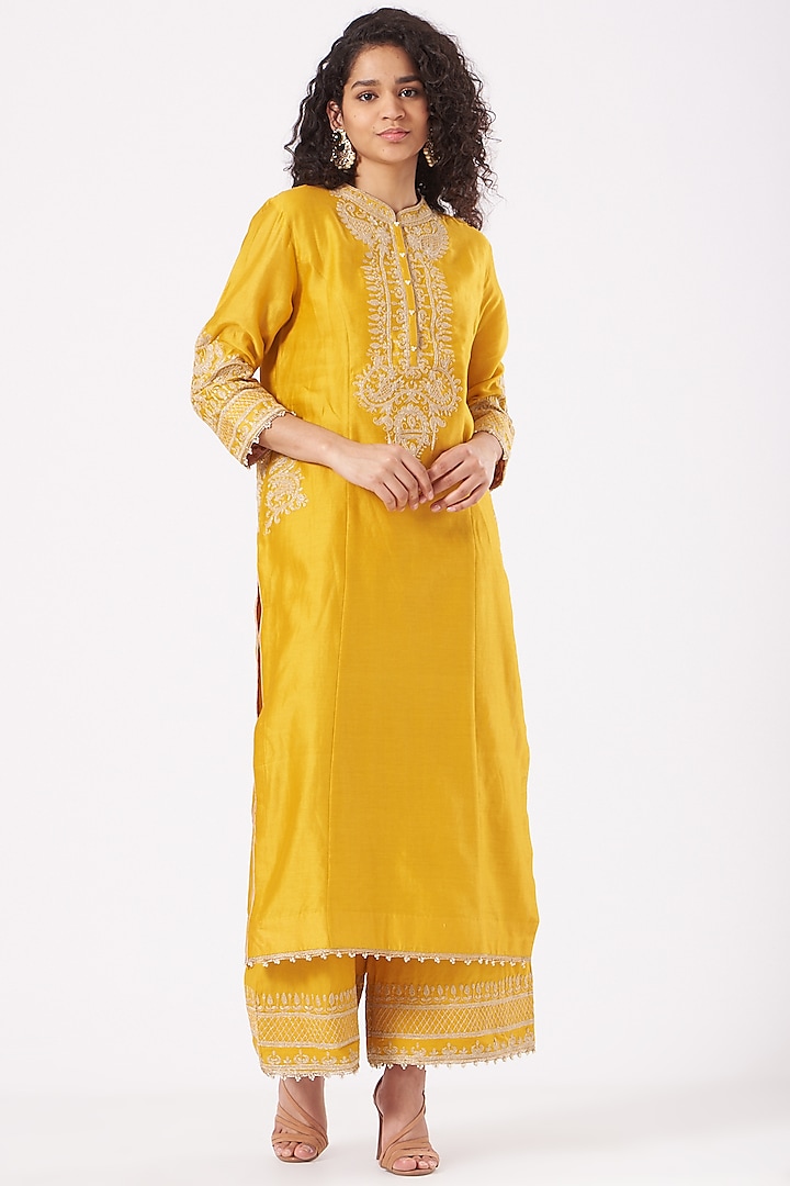 Mustard Embroidered Long Kurta Set Design By Sheetal Batra At Pernias Pop Up Shop 2024 2166