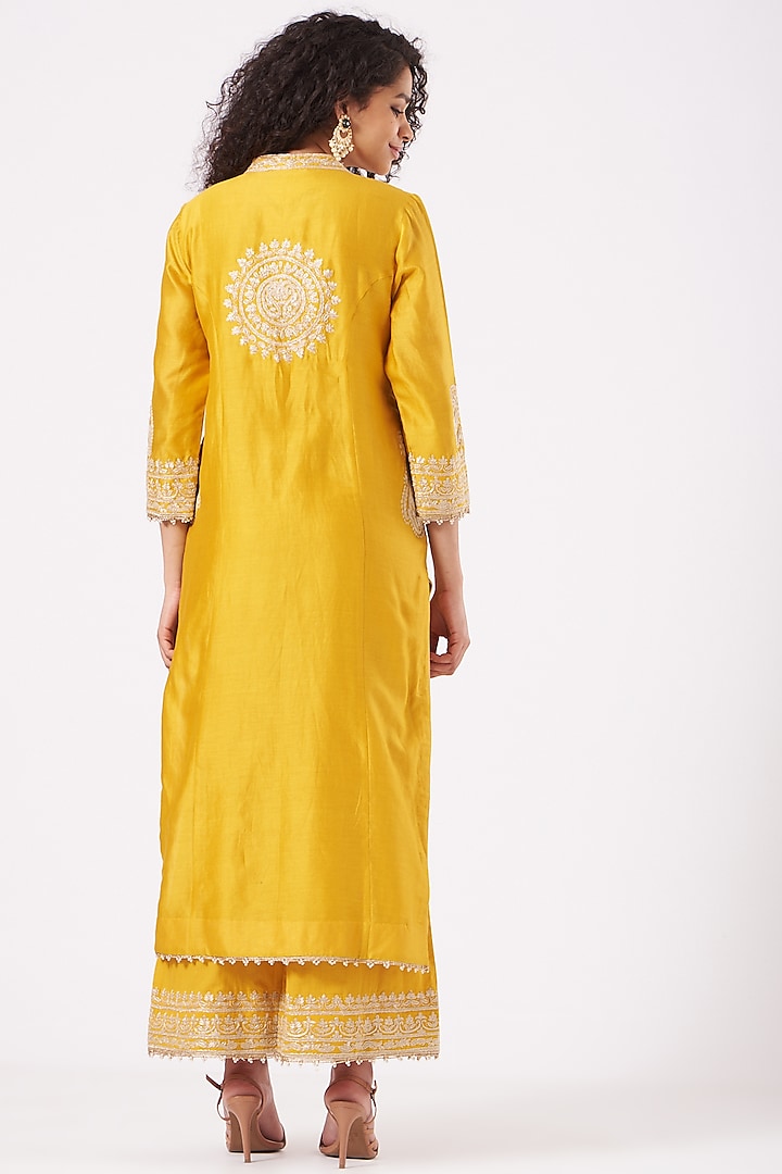 Mustard Kashmiri Tilla Embroidered Long Kurta Set by Sheetal Batra at Pernia's Pop Up Shop