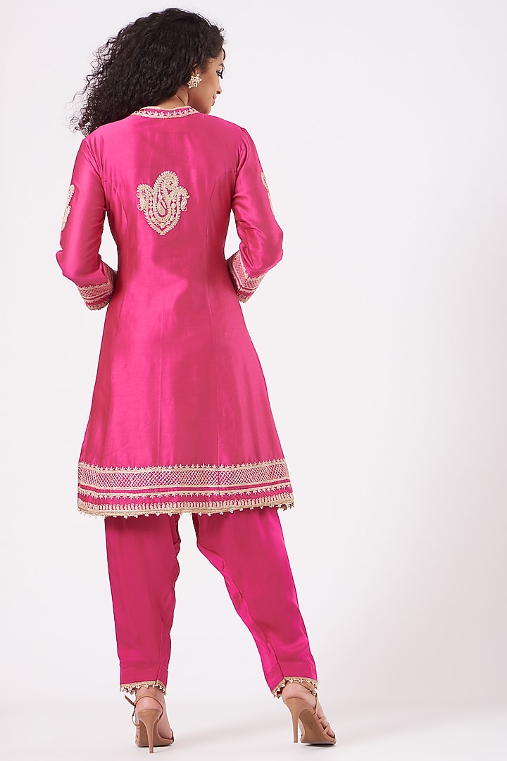 Fuchsia Embroidered Short Kurta Set by Sheetal Batra at Pernia's Pop Up Shop