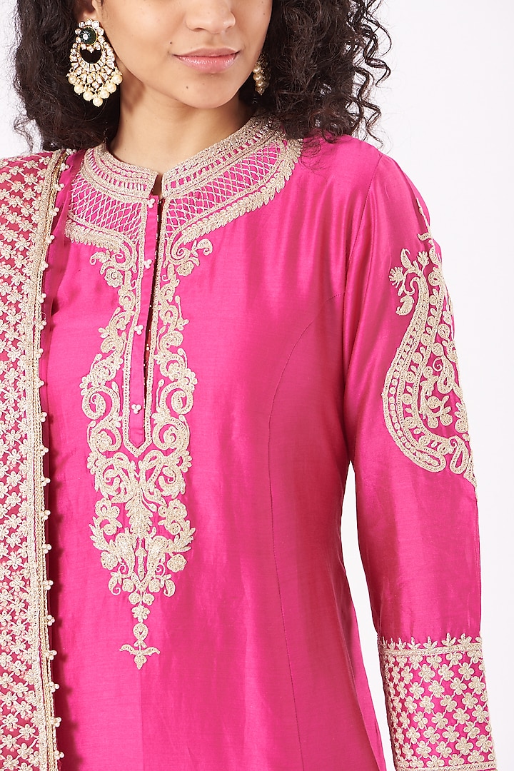 Fuchsia Kashmiri Tilla Embroidered Short Kurta Set by Sheetal Batra at Pernia's Pop Up Shop