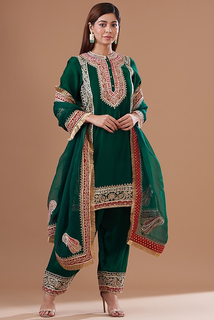 Green Pure Silk Chanderi Embroidered Kurta Set by Sheetal Batra at Pernia's Pop Up Shop