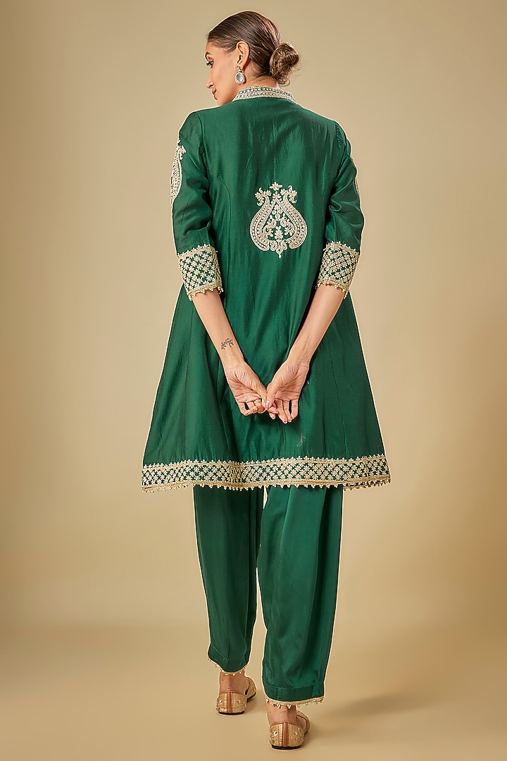 Green Chanderi Silk Kashmiri Tilla Embroidered Kurta Set by Sheetal Batra at Pernia's Pop Up Shop