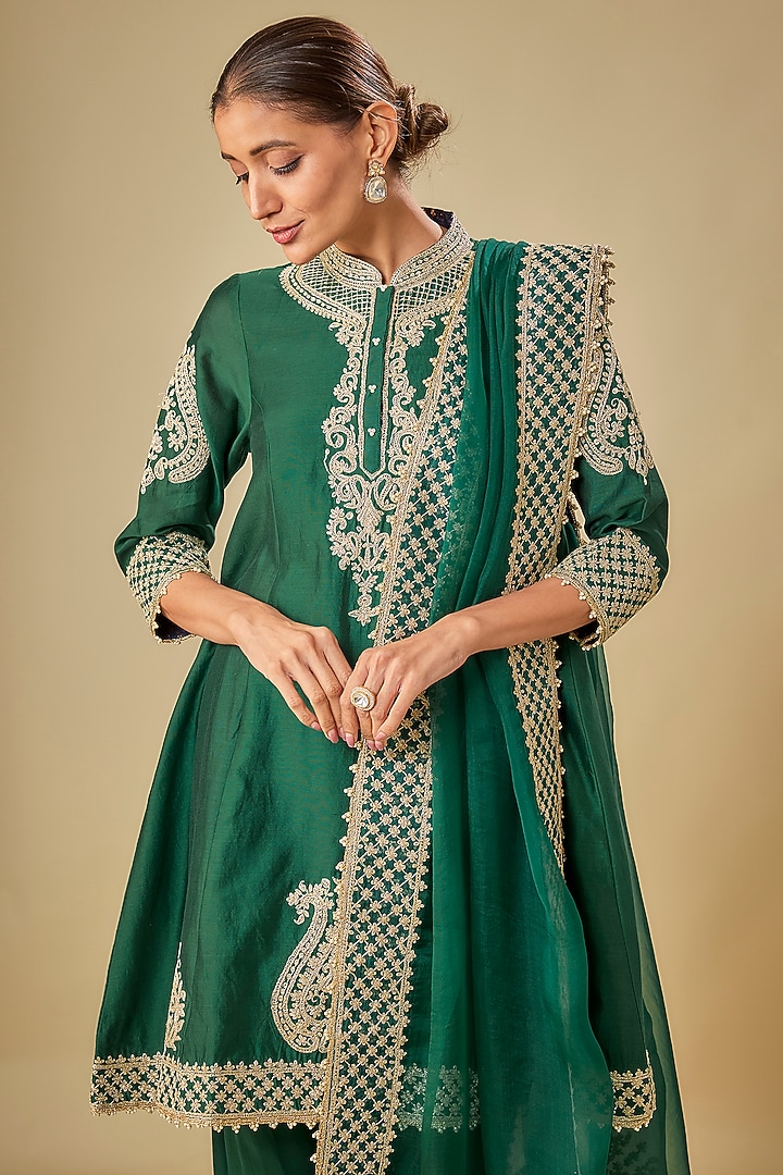 Green Chanderi Silk Kashmiri Tilla Embroidered Kurta Set by Sheetal Batra at Pernia's Pop Up Shop