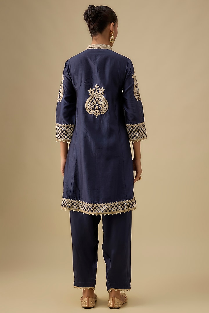 Blue Chanderi Silk Kashmiri Tilla Embroidered Kurta Set by Sheetal Batra at Pernia's Pop Up Shop